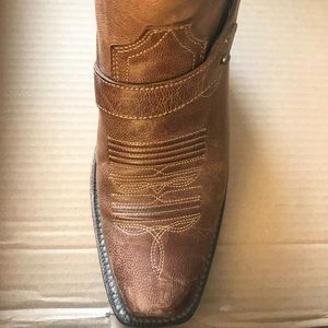 Ariat cowgirl boots size 6.5